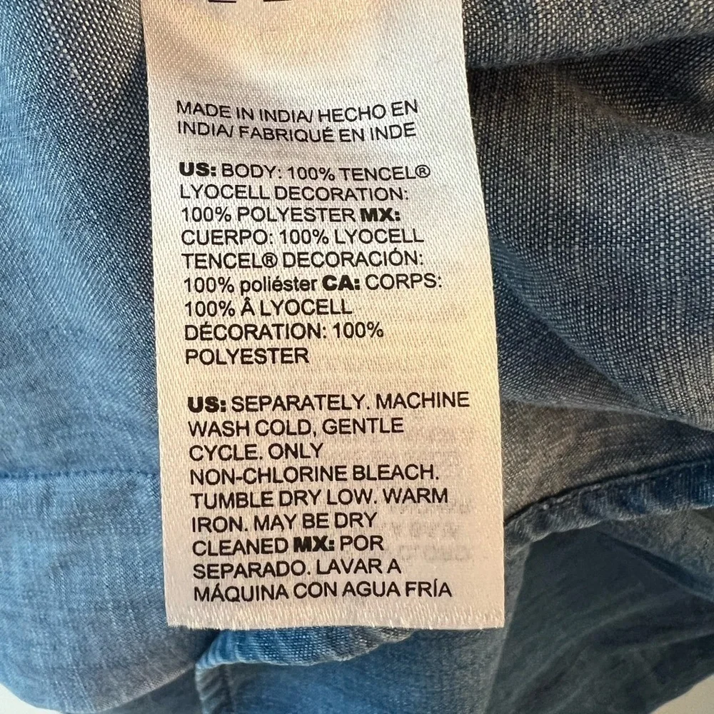 💕 Chico's Embroidered-Sleeve Top Denim Blue Size 0 - Picture 9 of 10